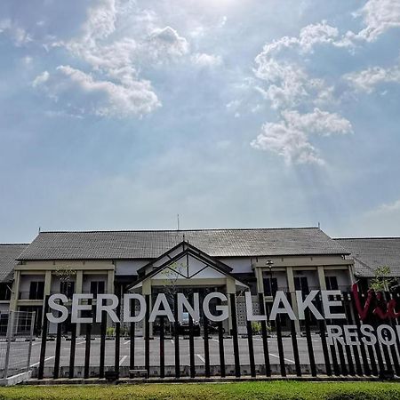 Serdang Lake View Resort Sungai Kechil Extérieur photo