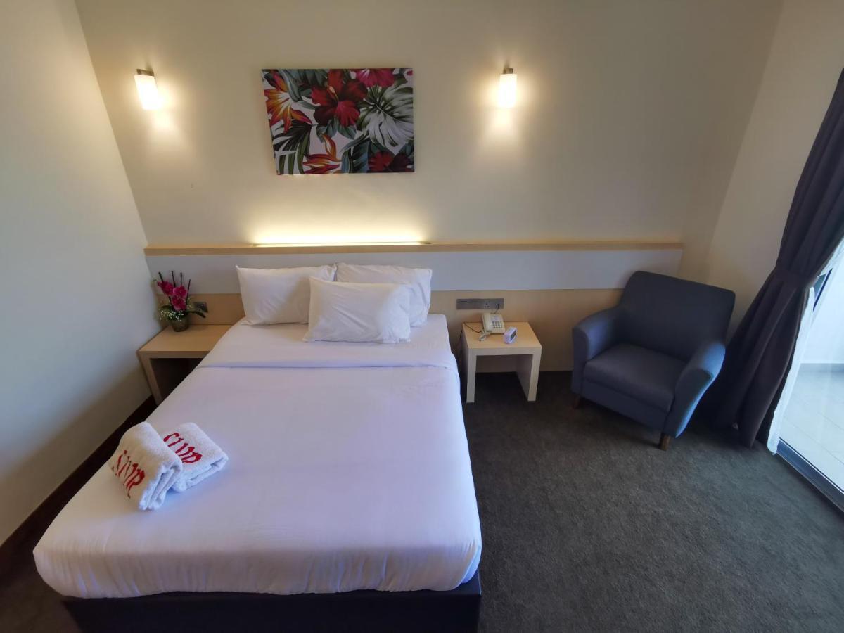 Serdang Lake View Resort Sungai Kechil Extérieur photo
