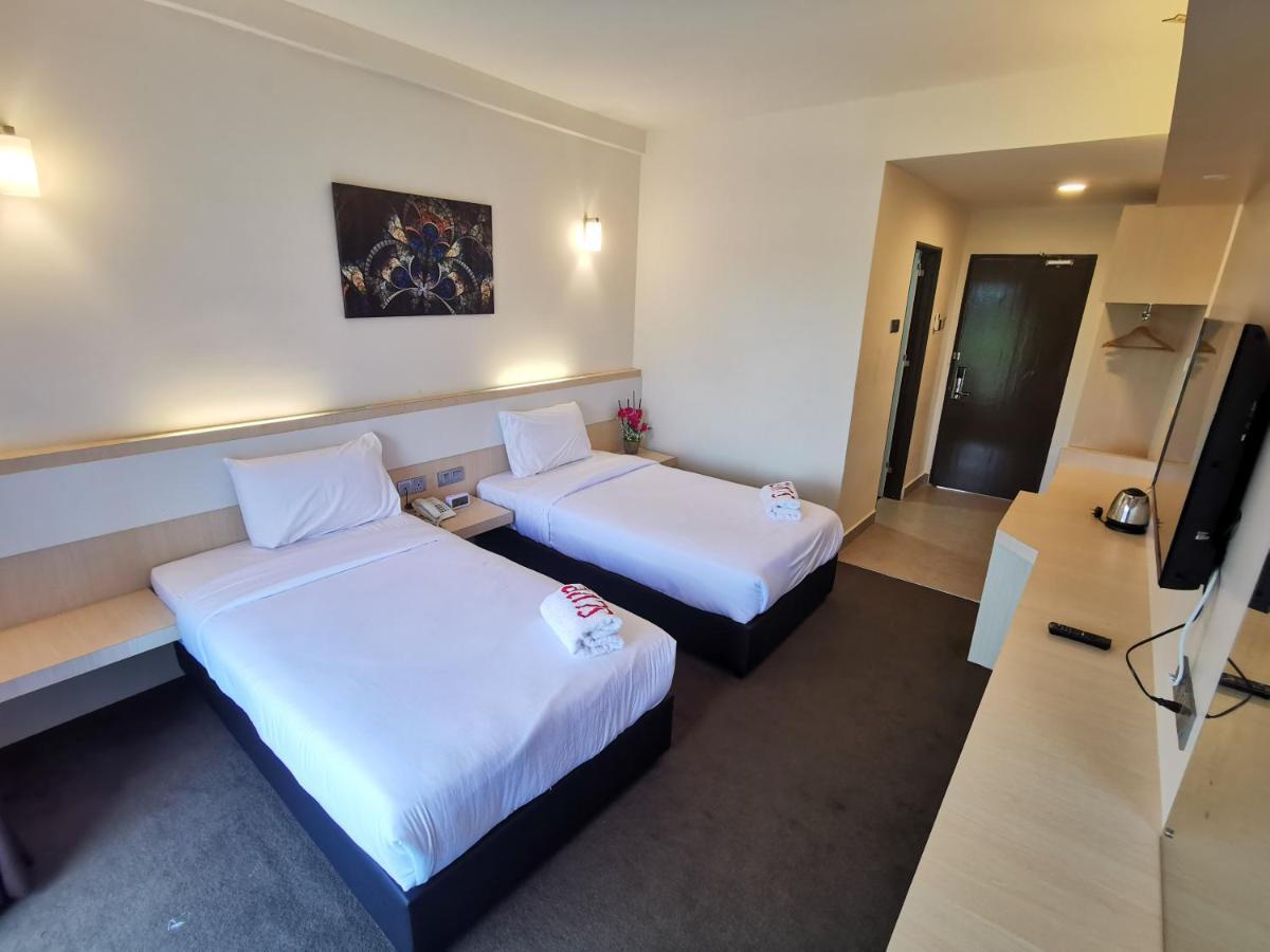 Serdang Lake View Resort Sungai Kechil Extérieur photo