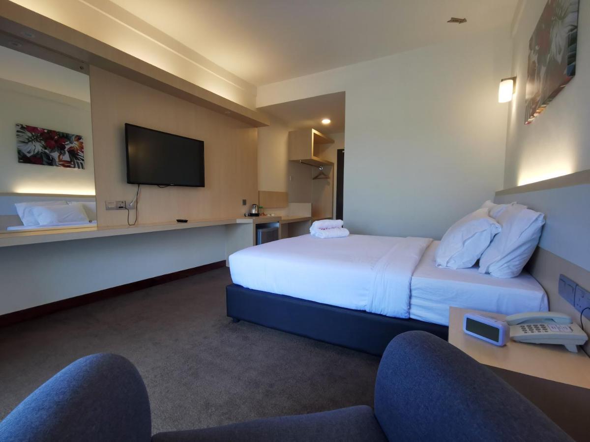 Serdang Lake View Resort Sungai Kechil Extérieur photo