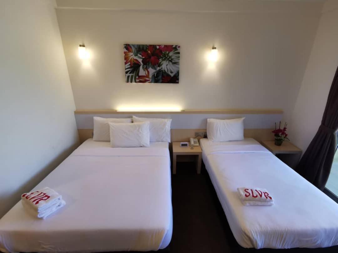 Serdang Lake View Resort Sungai Kechil Extérieur photo