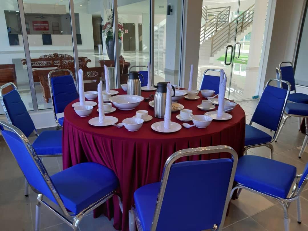 Serdang Lake View Resort Sungai Kechil Extérieur photo