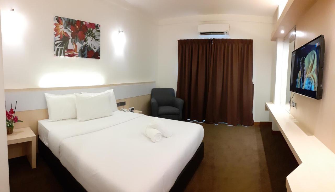 Serdang Lake View Resort Sungai Kechil Extérieur photo