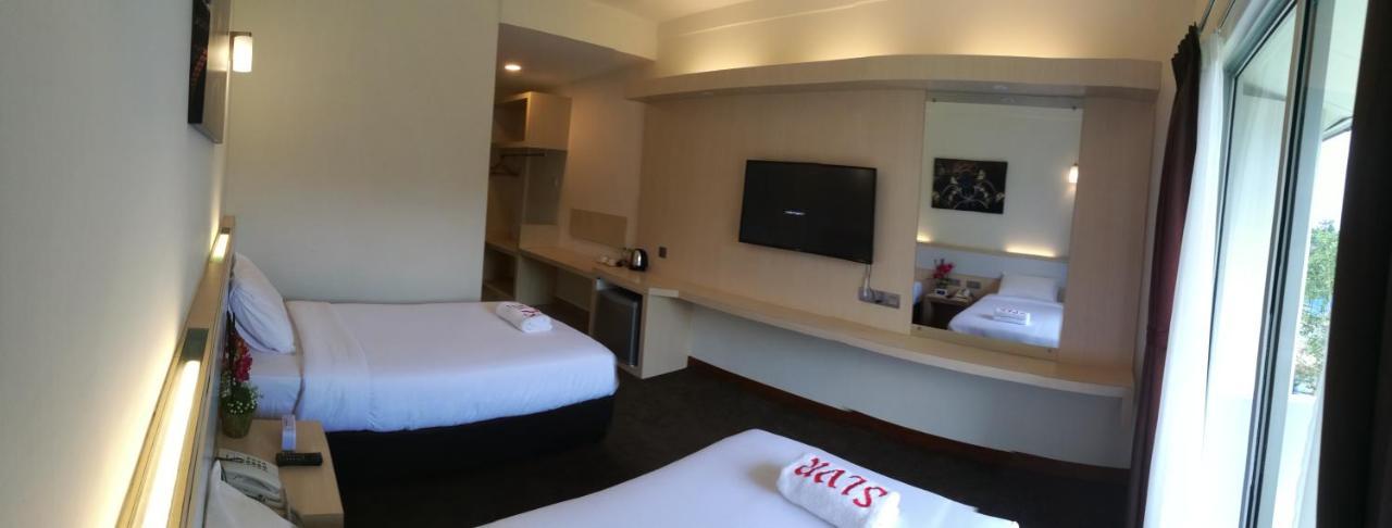 Serdang Lake View Resort Sungai Kechil Extérieur photo