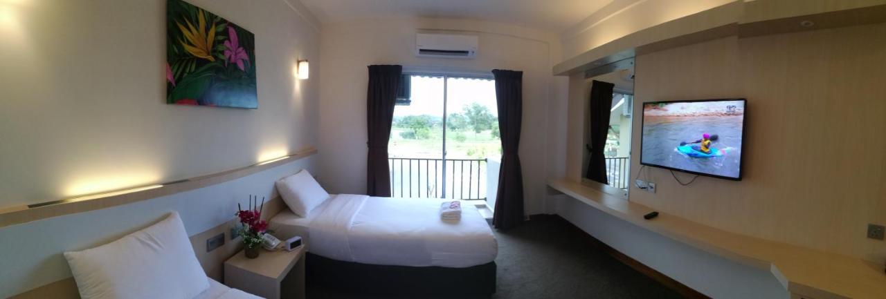 Serdang Lake View Resort Sungai Kechil Extérieur photo
